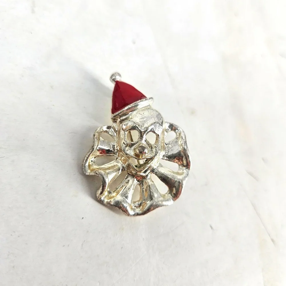 Vintage Silver Tone Clown Brooch Red Enamel Hat Pierrot Pin Novelty Jewelry 1.5